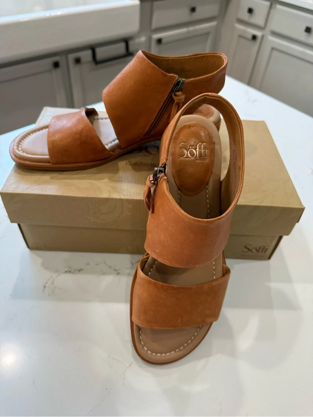 Sofft Felicity Luggage Women's Leather Open-Toe Sandal Sz 10 NIB